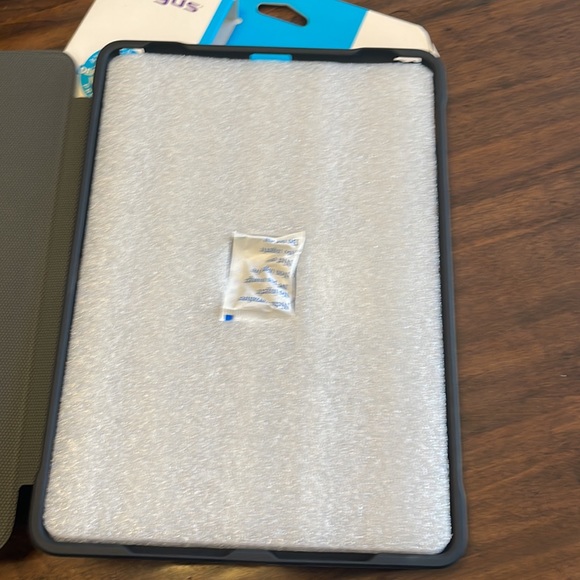 Targus Pro-Tek Tablet Case for iPad (7/8th) 10.2-inch, iPad Air 10.5-inch - Picture 3 of 6